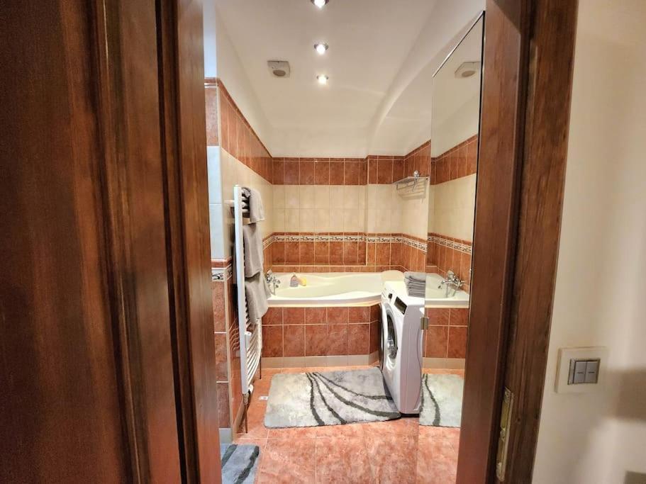 Spacious Apartment 6Min From The Dancing House Prague Exterior photo