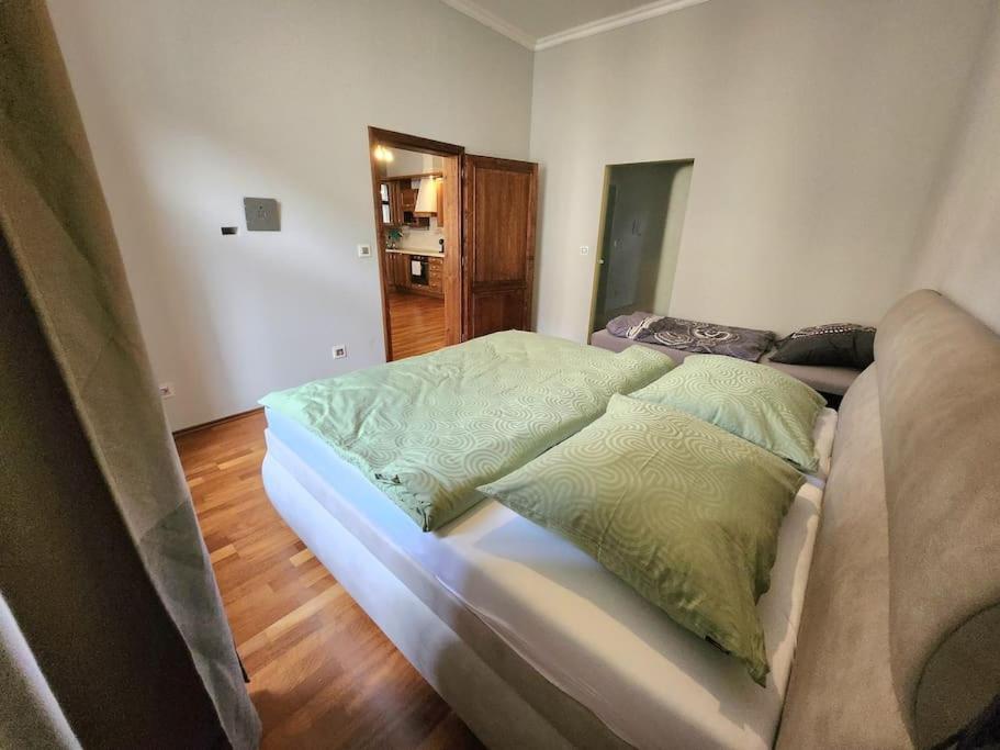 Spacious Apartment 6Min From The Dancing House Prague Exterior photo