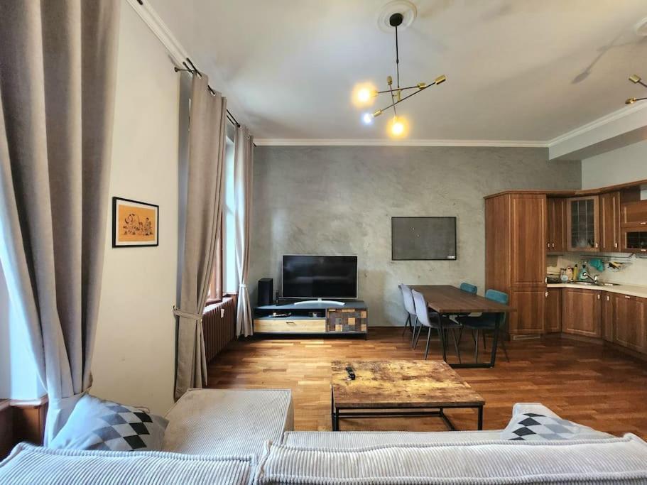 Spacious Apartment 6Min From The Dancing House Prague Exterior photo