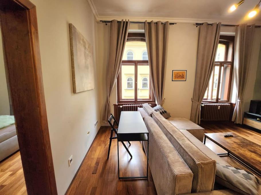 Spacious Apartment 6Min From The Dancing House Prague Exterior photo